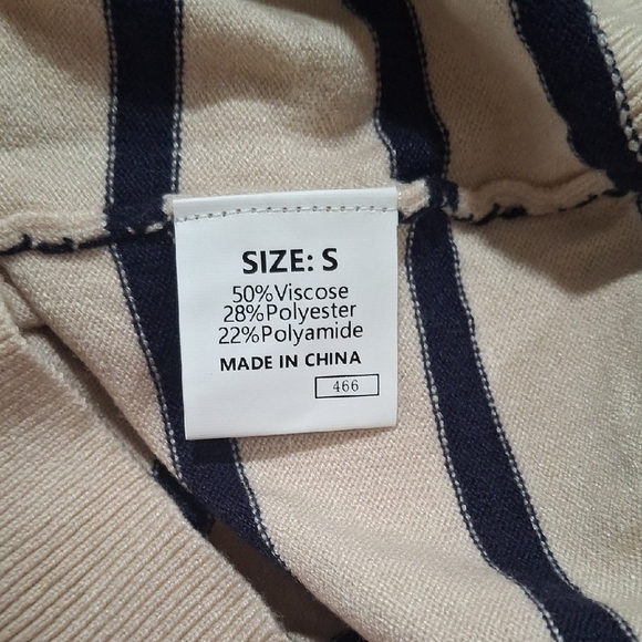 Fitted Ribbed Puff Sleeve Tee Blue and Cream - Picture 6 of 6